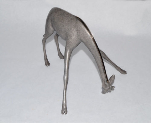 Drinking Giraffe Sculpture 423 by Loet Vanderveen shown in the silver patina.